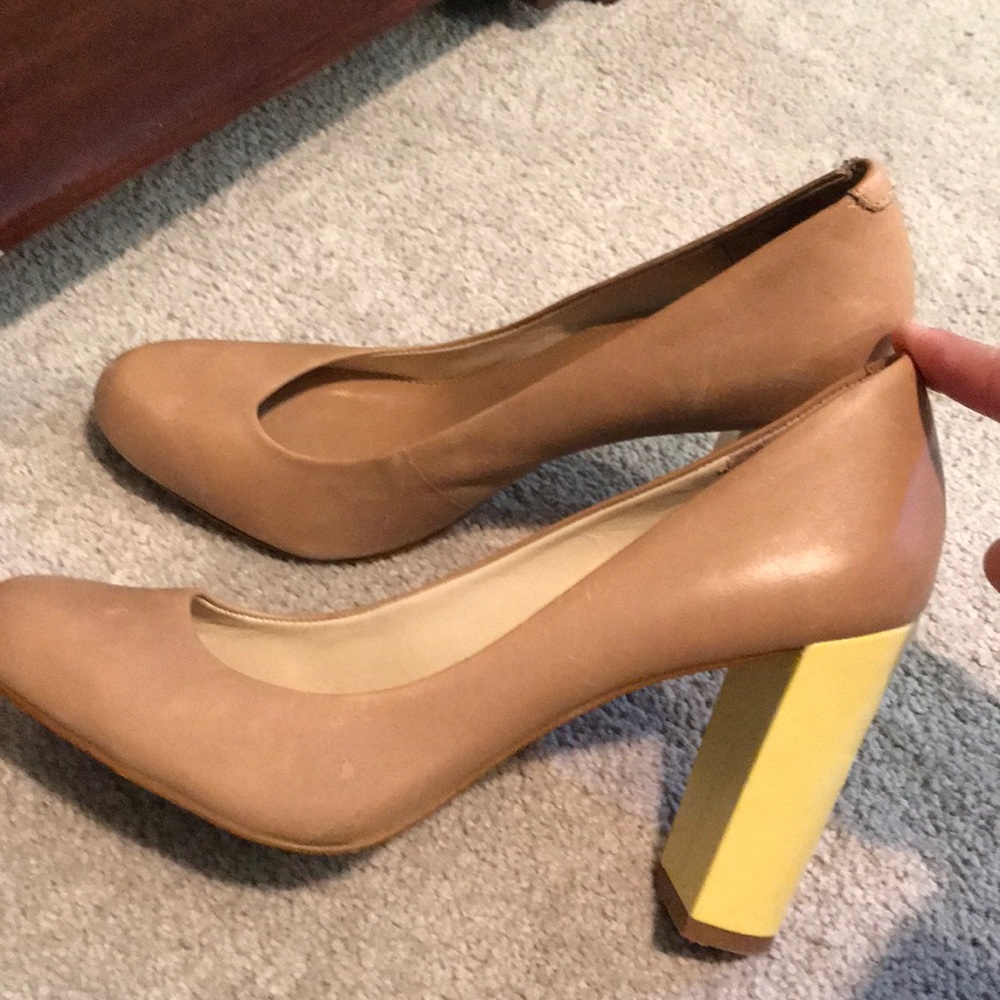 Beautiful Banana Republic color block heels